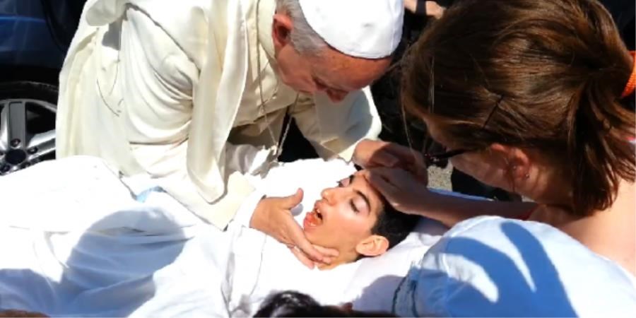 Papina poruka za Međunarodni dan osoba s invaliditetom: Svi pripadamo istom ranjivom čovječanstvu
